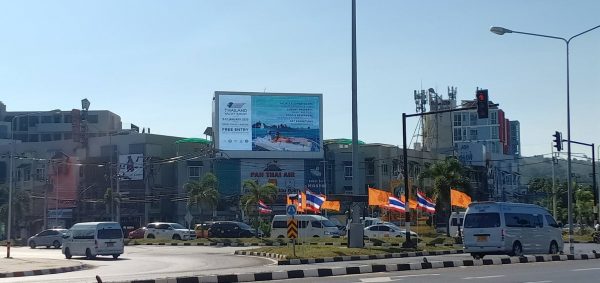 ป้ายโฆษณา บริเวณ ภูเก็ต สามแยกหาดในยาง
