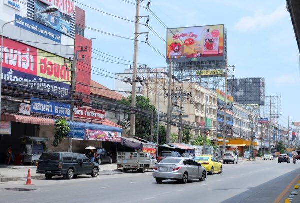 ป้ายโฆษณา LED แยกเทพารักษ์ ถนนศรีนครินทร์ สมุทรปราการ